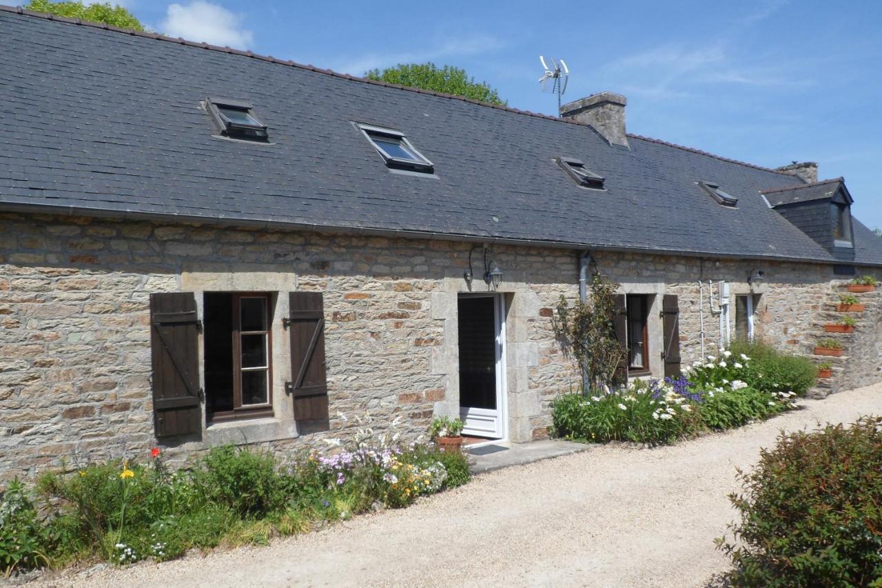 Sue'S Cottages Pleuven Dış mekan fotoğraf