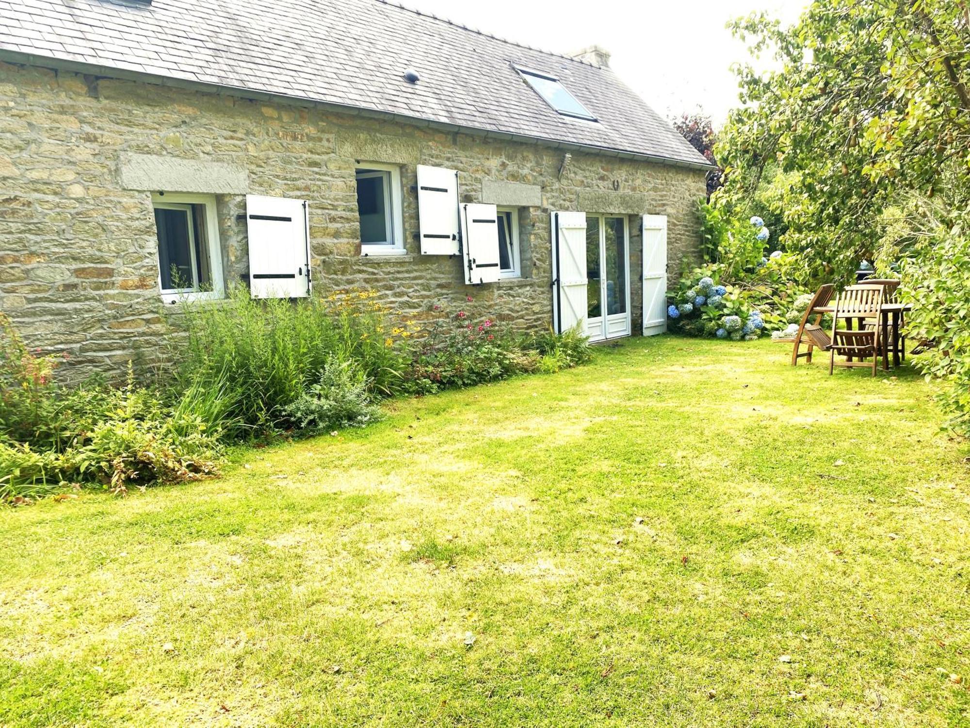 Sue'S Cottages Pleuven Dış mekan fotoğraf