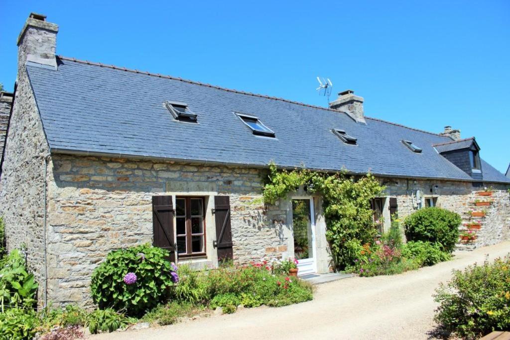 Sue'S Cottages Pleuven Dış mekan fotoğraf